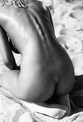 Amalie Olufsen nude photo 10