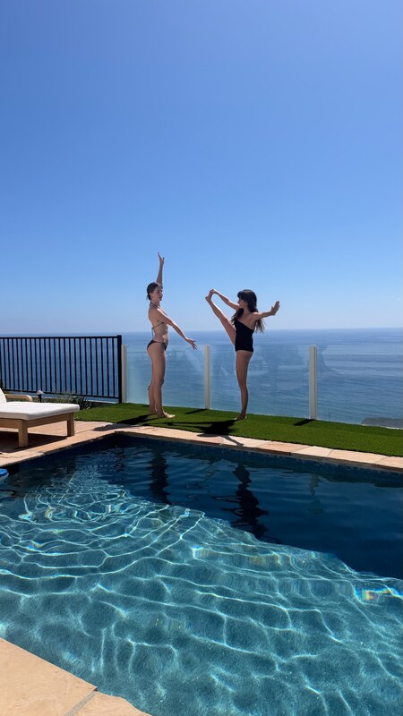 Amanda De Godoi nude photo 7