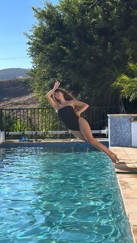 Amanda De Godoi nude photo 8