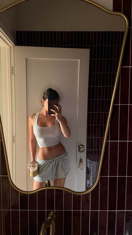 Amanda Diaz nude photo 10