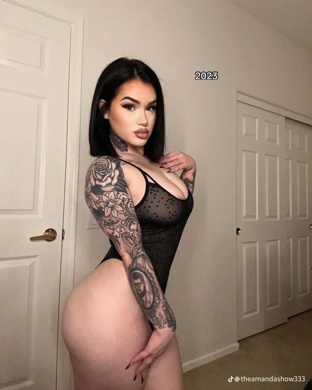 Amanda Flores nude photo 2