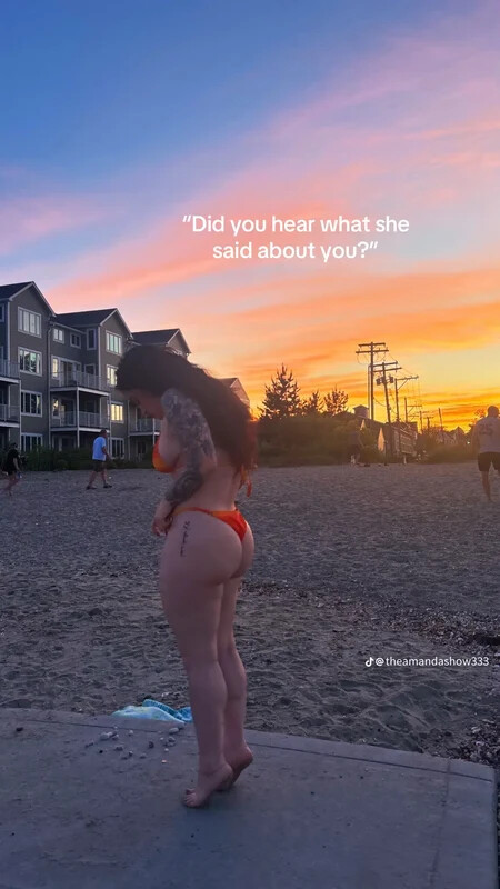 Amanda Flores nude photo 4