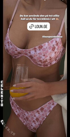 Amanda Strand nude photo 18