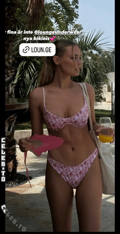 Amanda Strand nude photo 10