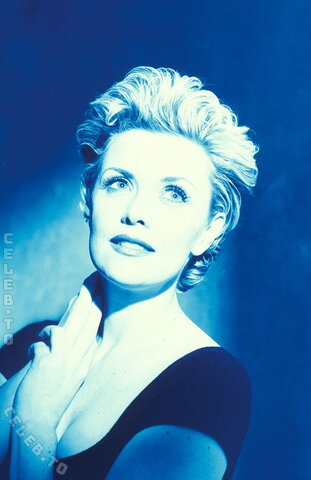 Amanda Tapping nude photo 12