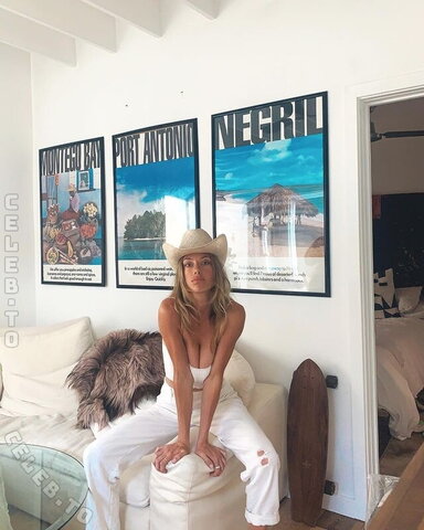 Amanda Tutschek nude photo 25