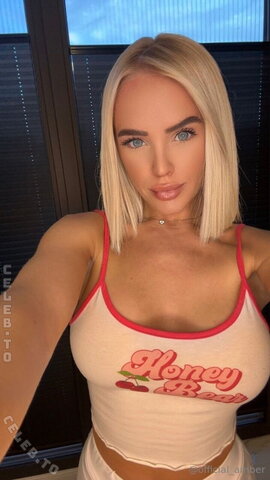 Amber Vogt nude photo 22