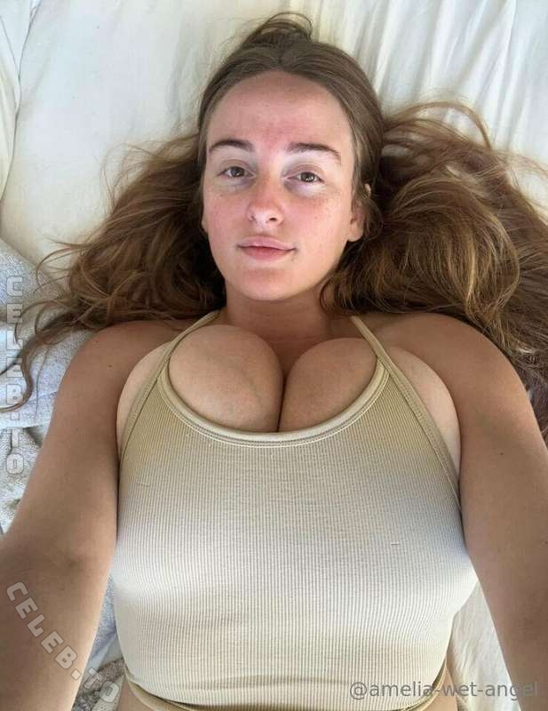 Amelia Webb nude photo 3