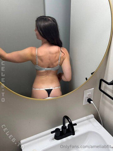 Ameliab.fit nude photo 8