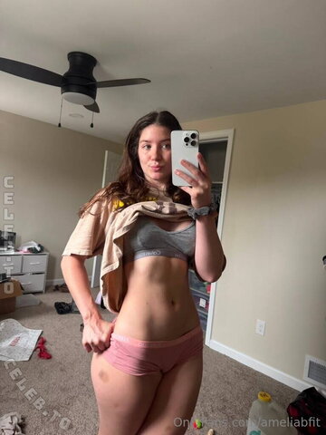 Ameliab.fit nude photo 3