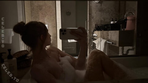 Amelie Dilla nude photo 21