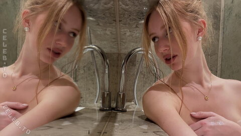 Amelie Dilla nude photo 19