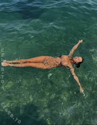 Amelie Manzoli nude photo 4