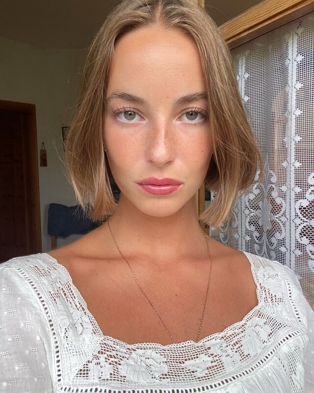 Amelie Manzoli nude photo 2