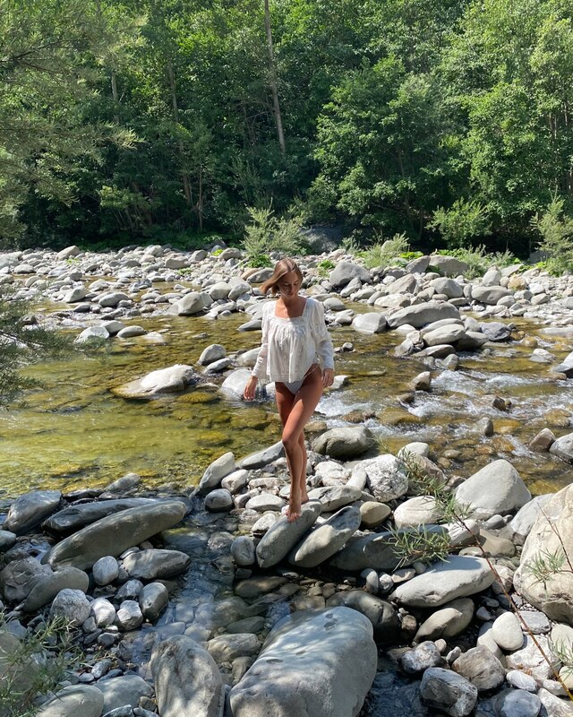 Amelie Manzoli nude photo 5