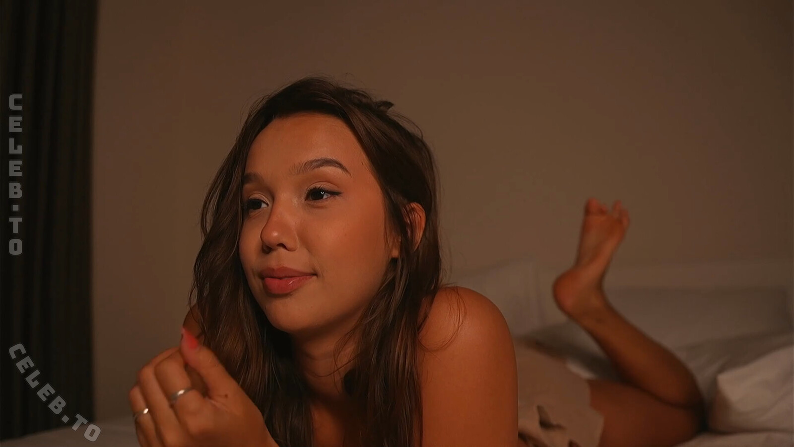 Amilia4u nude photo 3