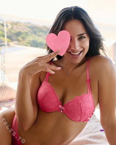 Amira Aly nude photo 11