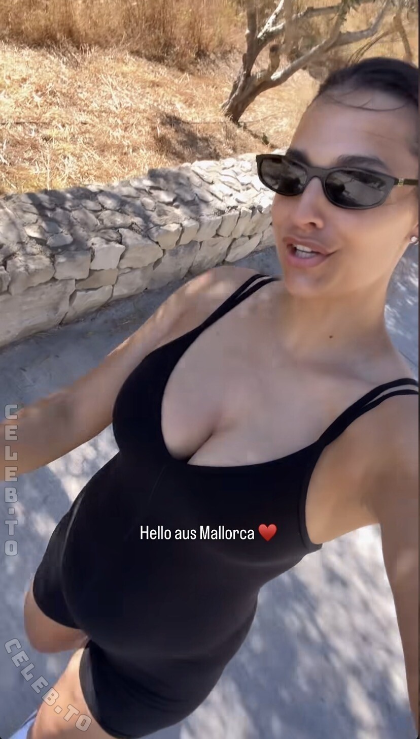 Amira Aly nude photo 3