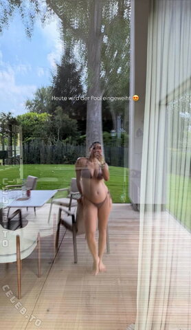 Amira Aly nude photo 7