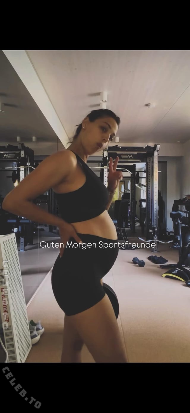 Amira Aly nude photo 6