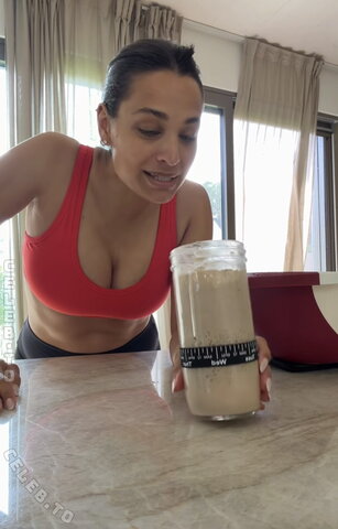 Amira Aly nude photo 3