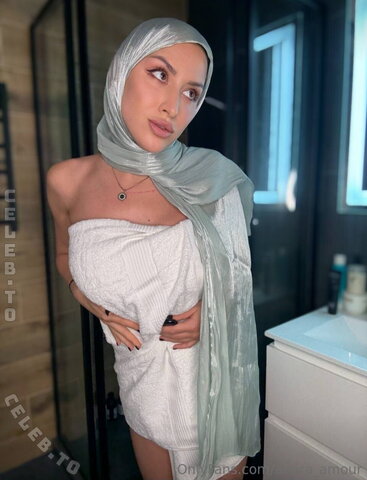 Amira Amour nude photo 3