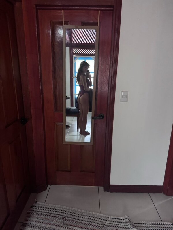 Amira Brie nude photo 8