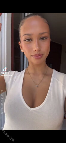 Amira Dahl nude photo 17