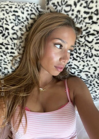 Amira Dahl nude photo 1