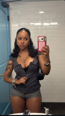 Ammiroseeee Hot (2 photos)