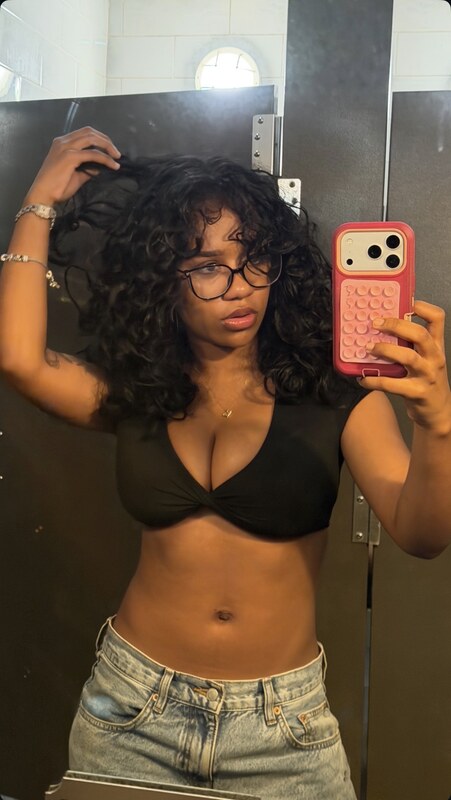 Ammiroseeee nude photo 2