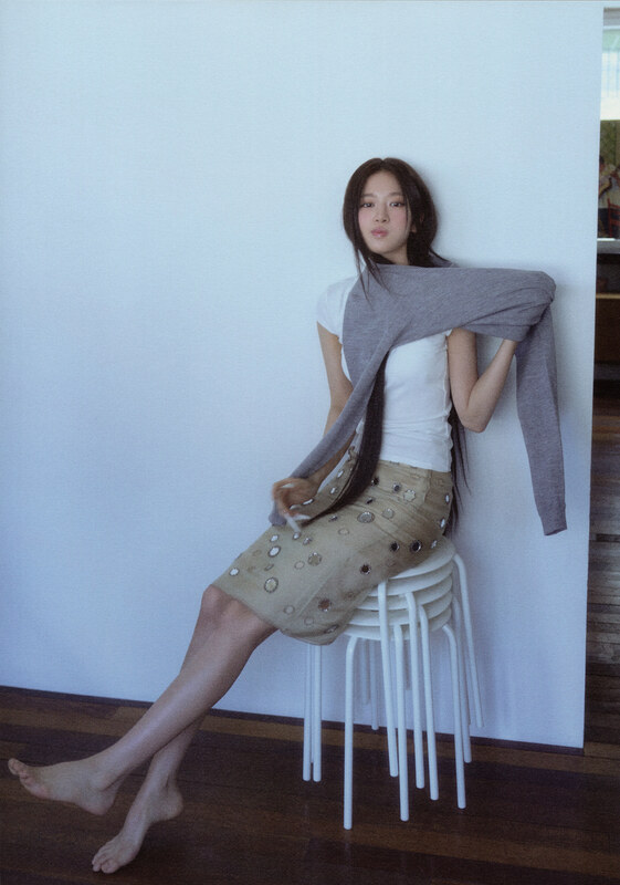 An Yujin nude photo 2