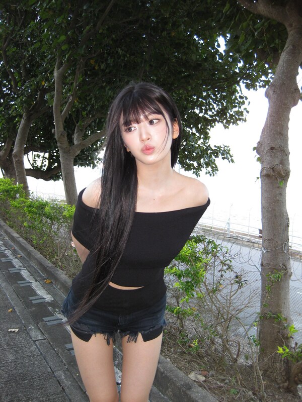 An Yujin nude photo 3
