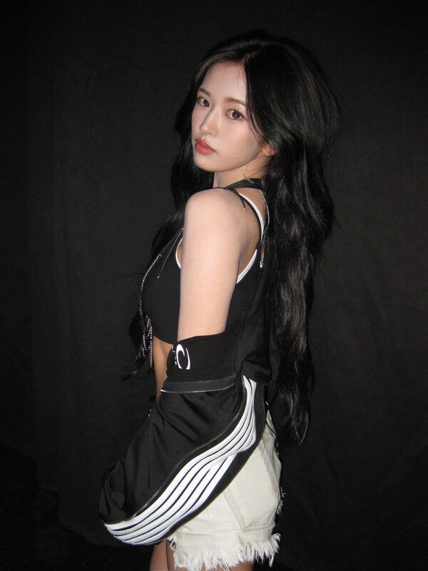 An Yujin nude photo 6