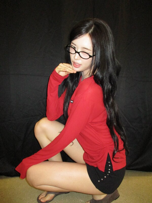 An Yujin nude photo 2