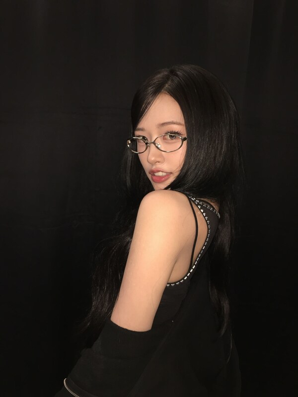 An Yujin nude photo 10