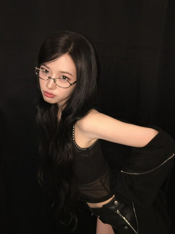 An Yujin nude photo 12