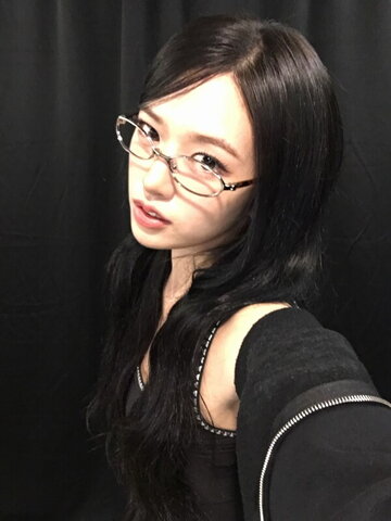 An Yujin nude photo 10