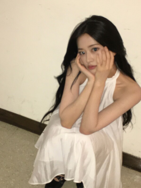 An Yujin nude photo 3