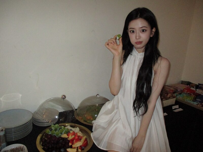 An Yujin nude photo 4
