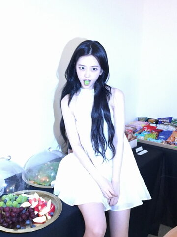 An Yujin nude photo 5