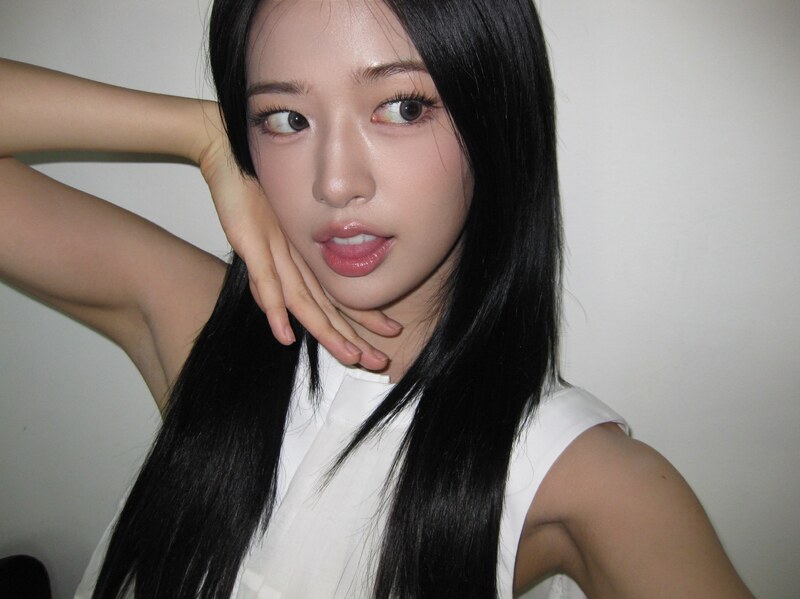 An Yujin nude photo 8