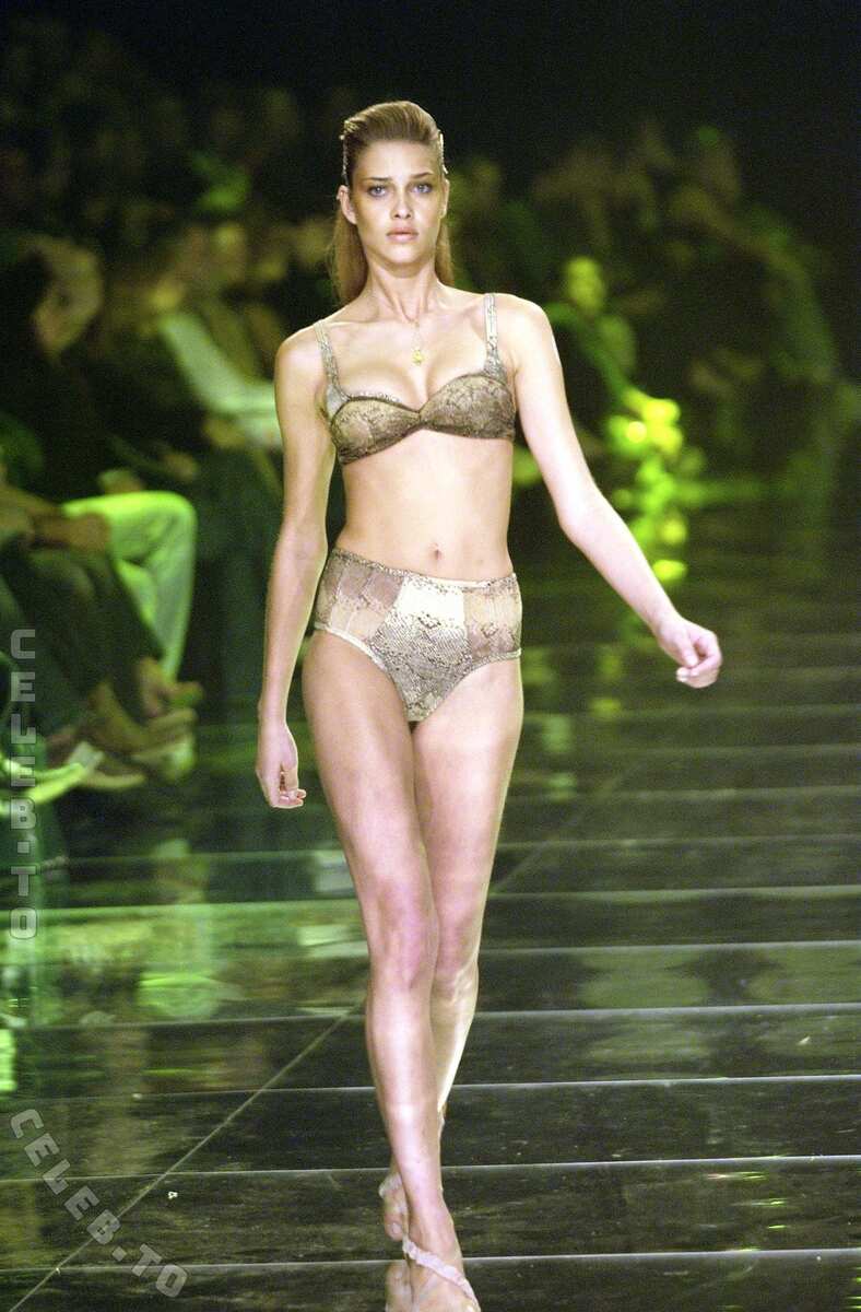 Ana Beatriz Barros nude photo 3