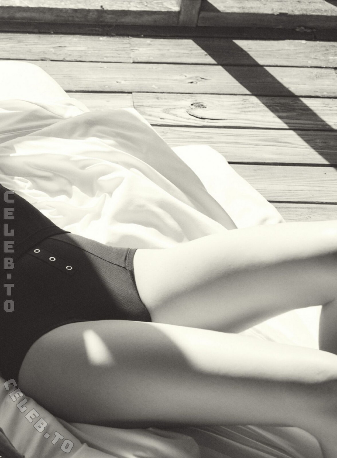 Ana De Armas nude photo 3
