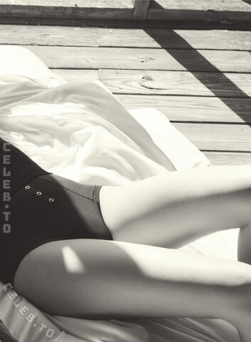 Ana De Armas nude photo 16