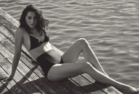 Ana De Armas nude photo 8