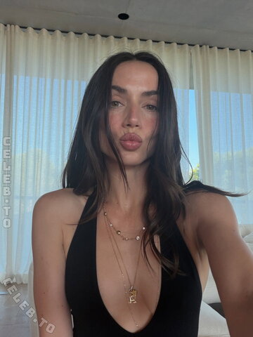Ana De Armas nude photo 7