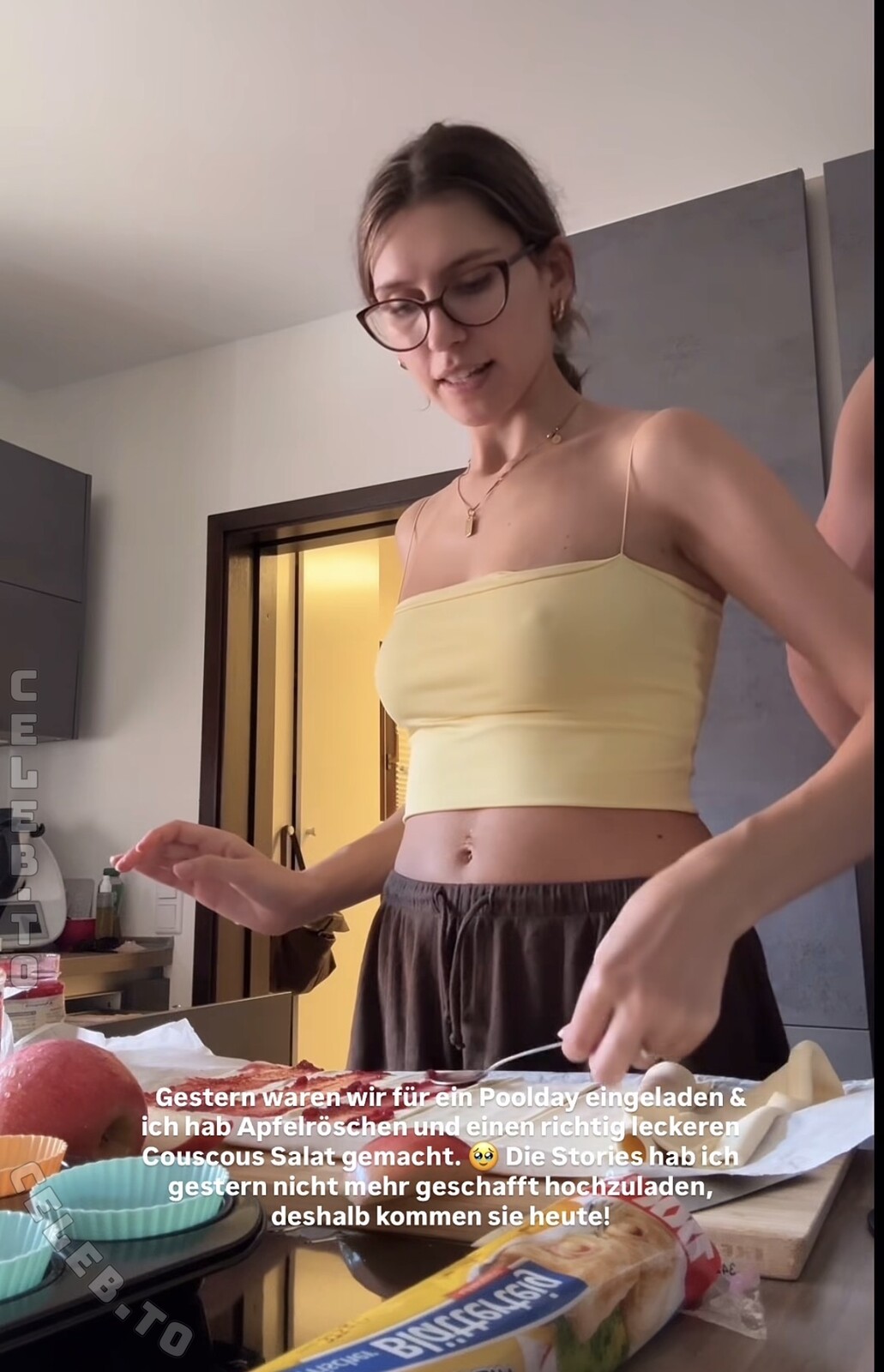 Ana Kohler nude photo 2
