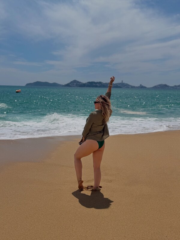 Ana Lago nude photo 15