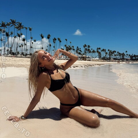 Ana Mena nude photo 20